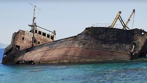 باخرة شحنٍ تتحول إلى معلم سياحي بتبوك.. جدرانها تروي ليلة أخيرة وعصيبة لقبطانها