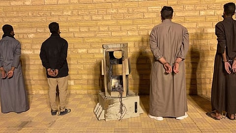 القبض على 4 مواطنين بالقصيم أتلفوا جهاز راصد آلي «ساهر» في أحد الطرق العامة