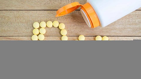 تحدث في الساقين.. علامة تحذيرية تنذر بنقص فيتامين B12