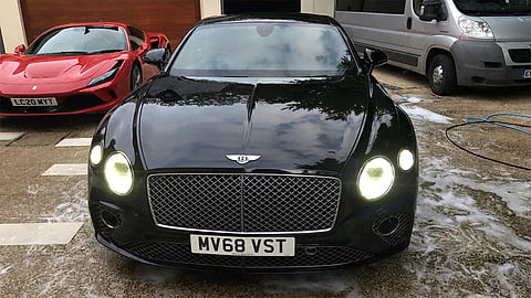 تعرف على عدد وأسعار السيارات الفارهة التي يمتلكها محمد صلاح