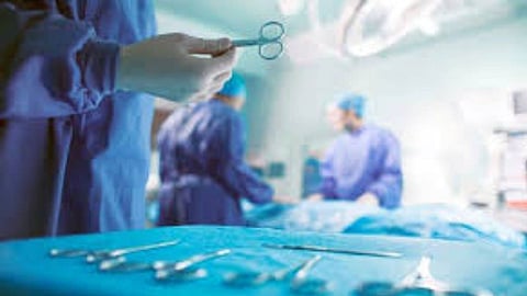 جراح سعودي ينجح في استئصال ورم من قلب جنين بـ«رحم أمه»