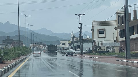 «الحصيني»: سقوط أمطار غزيرة على أجزاء من مناطق مكة والقصيم والرياض