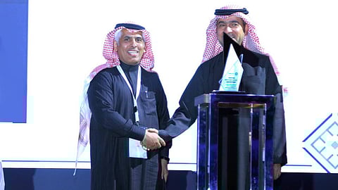 وزير الشؤون البلدية والقروية والإسكان يكرّم البنك العربي الوطني لرعايته ودعمه لمؤتمر ومعرض «آفاق ومستقبل القطاع العقاري»