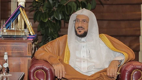 وزير الشؤون الإسلامية يوجه رسالة مهمة للمصلين بعد ارتفاع منحنى إصابات كورونا