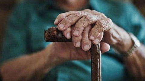 استطلاع رأي: 72% من كبار السن في المملكة يهتمون بمظهرهم الشخصي