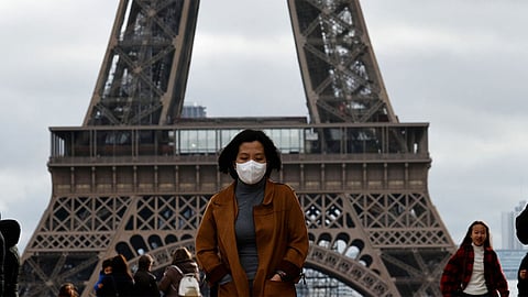 فرنسا تعيد إلزامية ارتداء الكمامات بباريس بداية من 31 ديسمبر