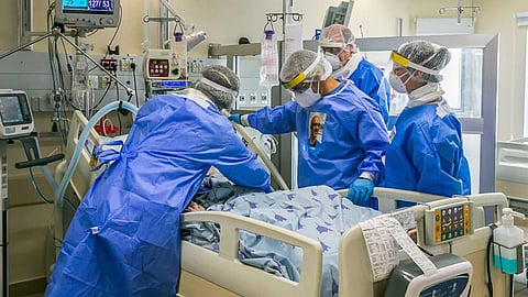 في حدث نادر للغاية.. امرأة برحمين تلد توأمًا بعملية قيصرية