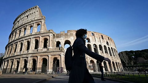 إيطاليا تسجل إصابات قياسية بكورونا بأكثر من 144 ألفًا خلال 24 ساعة