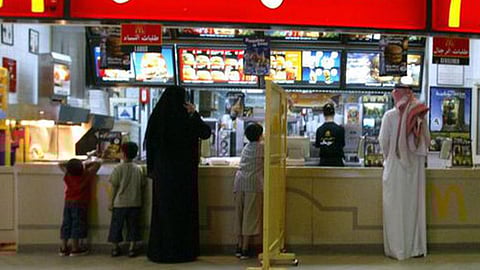 «الشؤون البلدية» تذكر بالبروتوكولات الصحية المحدثة للمطاعم والمقاهي