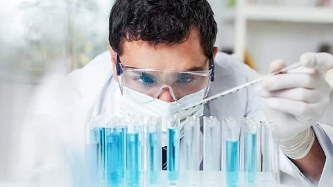 البحرين تجيز الاستخدام الطارئ لدواء يؤخذ عن طريق الفم لعلاج كورونا