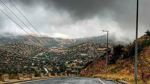 المجازفة ممنوعة.. احذر 6 أمور عند هطول الأمطار