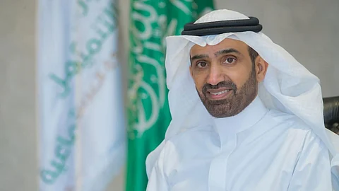 بعد اعتمادها من وزير الموارد البشرية.. هذه أبرز بنود لائحة الانضباط الوظيفي