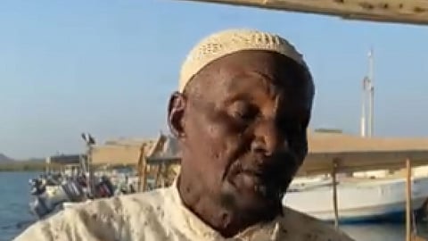 قصة 50 عامًا مع البحر.. العم إبراهيم يروي تجربته مع شواطئ عسير