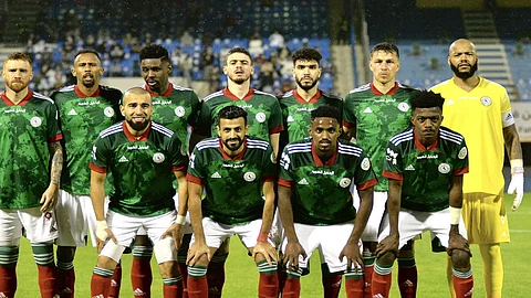 «فلادان» يلغي تدريب الاتفاق بسبب ظهور حالة إصابة بـ«كورونا» داخل الفريق