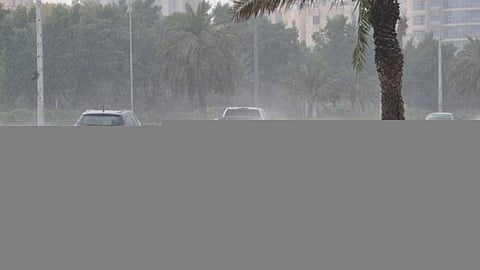 تجنب 4 أشياء أثناء هطول الأمطار لضمان السلامة