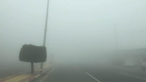 حالة مطرية وتكون ضباب.. «أمن الطرق» يحذر قائدي المركبات في 3 مناطق