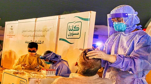أول تعليق من وزير الصحة على ارتفاع إصابات كورونا في المملكة