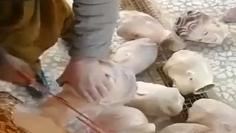 مقطع فيديو منسوب لـ«طالبان».. قطع رؤوس دمى عرض أزياء بالمنشار بسبب مظهرها