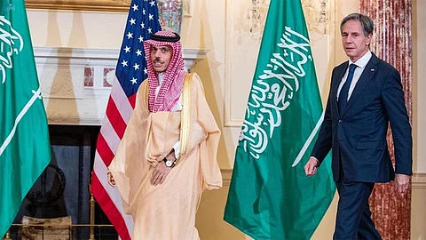وزير الخارجية يبحث هاتفيًا مع نظيره الأمريكي تعزيز العلاقات بين البلدين