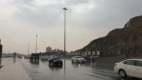 بالفيديو.. «الزعاق» يكشف سر الأجواء الماطرة رغم قرب الأرض من الشمس حاليًا