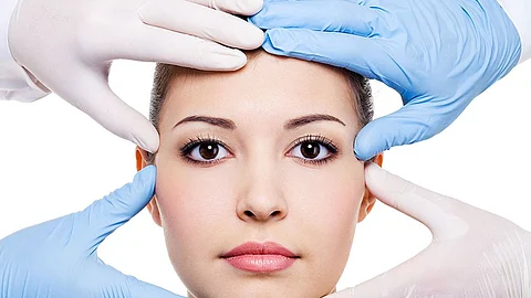 استشاري: فشل عمليات التجميل له جهتان