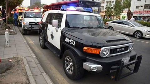 شرطة جازان تضبط شخصين ظهرا في مقطع فيديو أحدهما يطلق النار محاولًا إيذاء الآخر