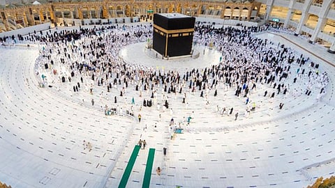 «شؤون الحرمين» تخصص ٣٤ مسارًا خاصًا في صحن المطاف للمعتمرين