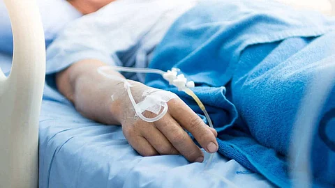قصص حزينة لوفاة 3 شباب بفيروس كورونا