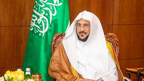 وزير الشؤون الإسلامية يصدر قرارين لتنظيم عمل معلمي القرآن والمترجمين بالجمعيات الخيرية