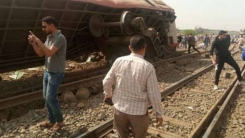حادث قطار جديد في مصر.. والسلطات تدفع بعربات الإسعاف