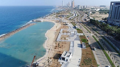 توافد الزوّار على الواجهة البحرية بجدة للاستمتاع بالعيد