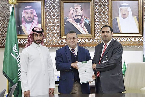 مركز الملك سلمان للإغاثة يقدم 728 طنًّا من التمور لتوزيعها باليمن