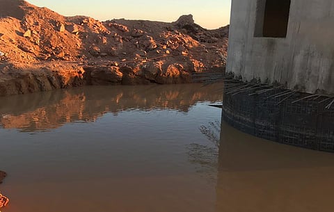 "مدني حائل" ينتشل جثمان طفل سقط في حفرة مملؤة بالمياه