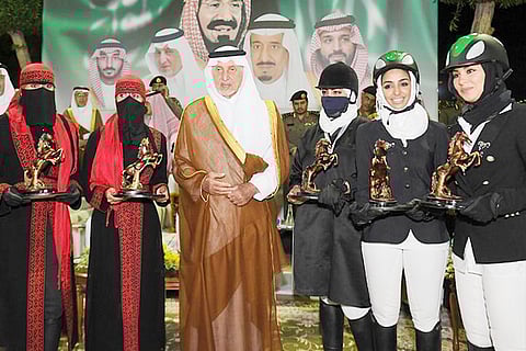 بالصور.. الأمير خالد الفيصل يتوج الفائزين في بطولة "جمال الجواد العربي"