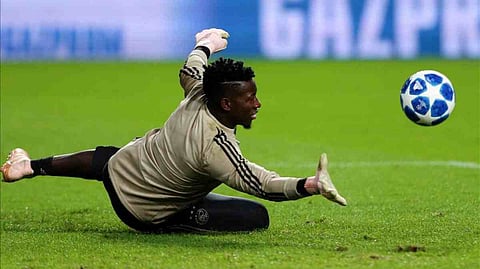 برشلونة يتجه لضم حارس أياكس أمستردام