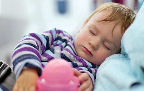 ارتباط مقلق بين قلة نوم الأطفال والتغذية