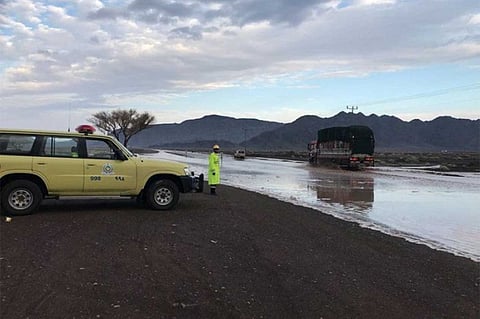 مدني المدينة المنورة يحذر المواطنين والمقيمين من التقلبات الجوية