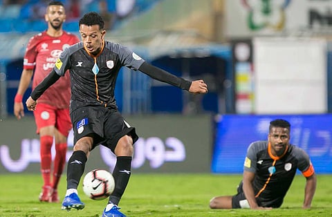 التعادل الإيجابي يُسيطر على مواجهة الشباب والاتفاق