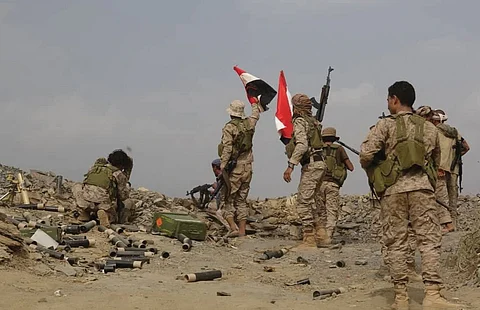 مقتل 23 من ميليشيا الحوثي وإصابة 30 آخرين في مواجهات مع الجيش اليمني