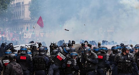 إصابة 65 شخصًا بينهم 11 شرطيًا في احتجاجات باريس