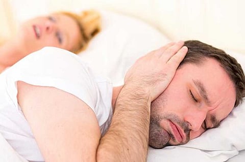 دراسة: الشخير أثناء النوم أكثر خطورة على النساء