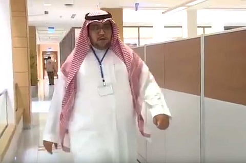 العيسى يحتفي بالعاملين الصم في ديوان وزارة التعليم
