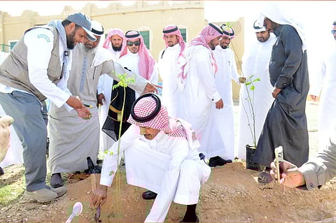 بالصور.. محافظ الخرج يدشن فعاليات "بيئتي مسؤوليتي الوطنية"