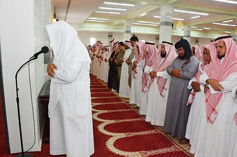 جموع المصلين بمركز بحر أبو سكينه تشيّع الشهيد "عسيري"