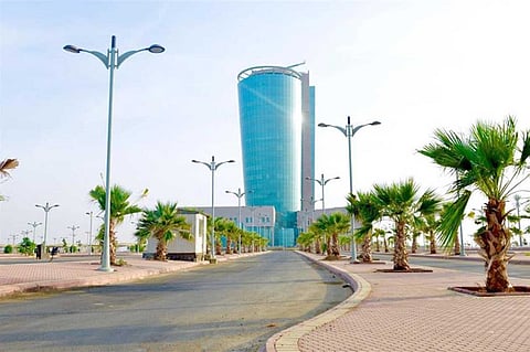 تذمر بين أعضاء هيئة التدريس بجامعة جازان لخصم بدل التعليم.. والإدارة ترد