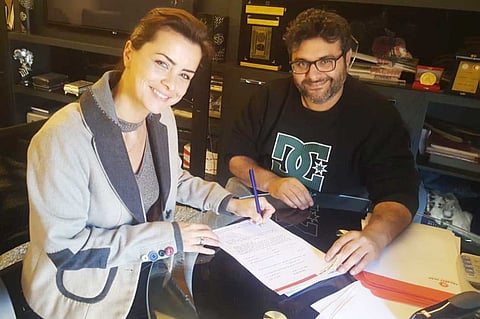 بالصور.. أكرم حسني يستعين بنور وبيومي فؤاد في "الأوضة الضلمة"