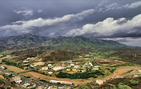 بالصور.. العيدابي من أرض الشهد وبوابة الجبل إلى موطن العسل