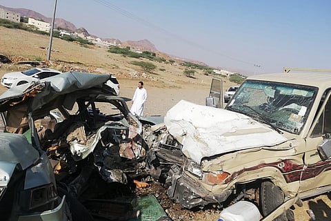 بالصور.. 5 وفيات وإصابتان خطيرتان خلال تصادم على طريق رجال ألمع - الحبيل