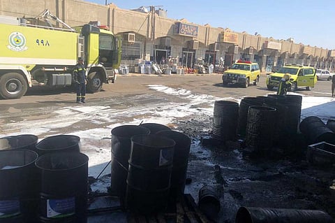 إصابة أحد فرق الدفاع المدني خلال إخماد حريق في نجران