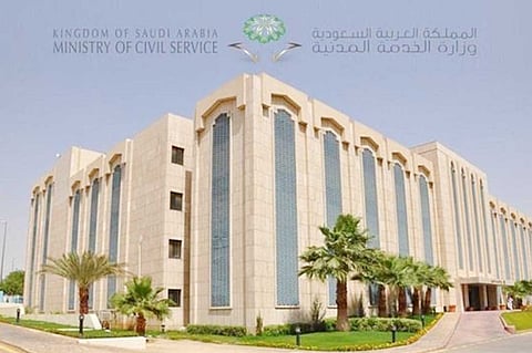 الخدمة المدنية تشكو تزايد المتقدمين على الوظائف أمام الشورى